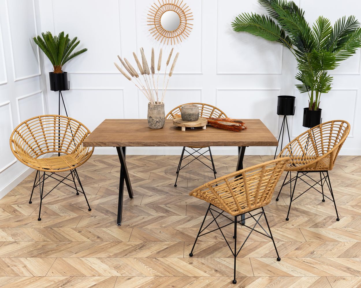 Kwietnik stojący TRIPOD 65cm czarny LOFT Wykonany z metalu, oryginalny i stabilny stojak na kwiaty lub rośliny w stylu industrialnym oraz LOFT z czarną osłonką