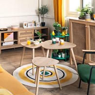 Komplet 3 stolików kawowych Mileo Nature Blat wykonany z płyty MDF o strukturze naturalnego drewna, sosnowe nogi, nowoczesny i oryginalny design
