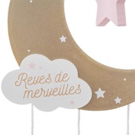 Ozdobna zawieszka dla dziecka Pink Moon Dekoracja do zawieszenia w pokoju dziecka, z motywem złotego księżyca, chmurek oraz gwiazdek