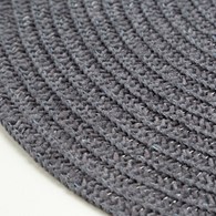 Podkładka dekoracyjna MILLY 38cm srebrna Srebrna podkładka dekoracyjna na stół MILLY utkana z szenilowej nici, średnica 38 cm