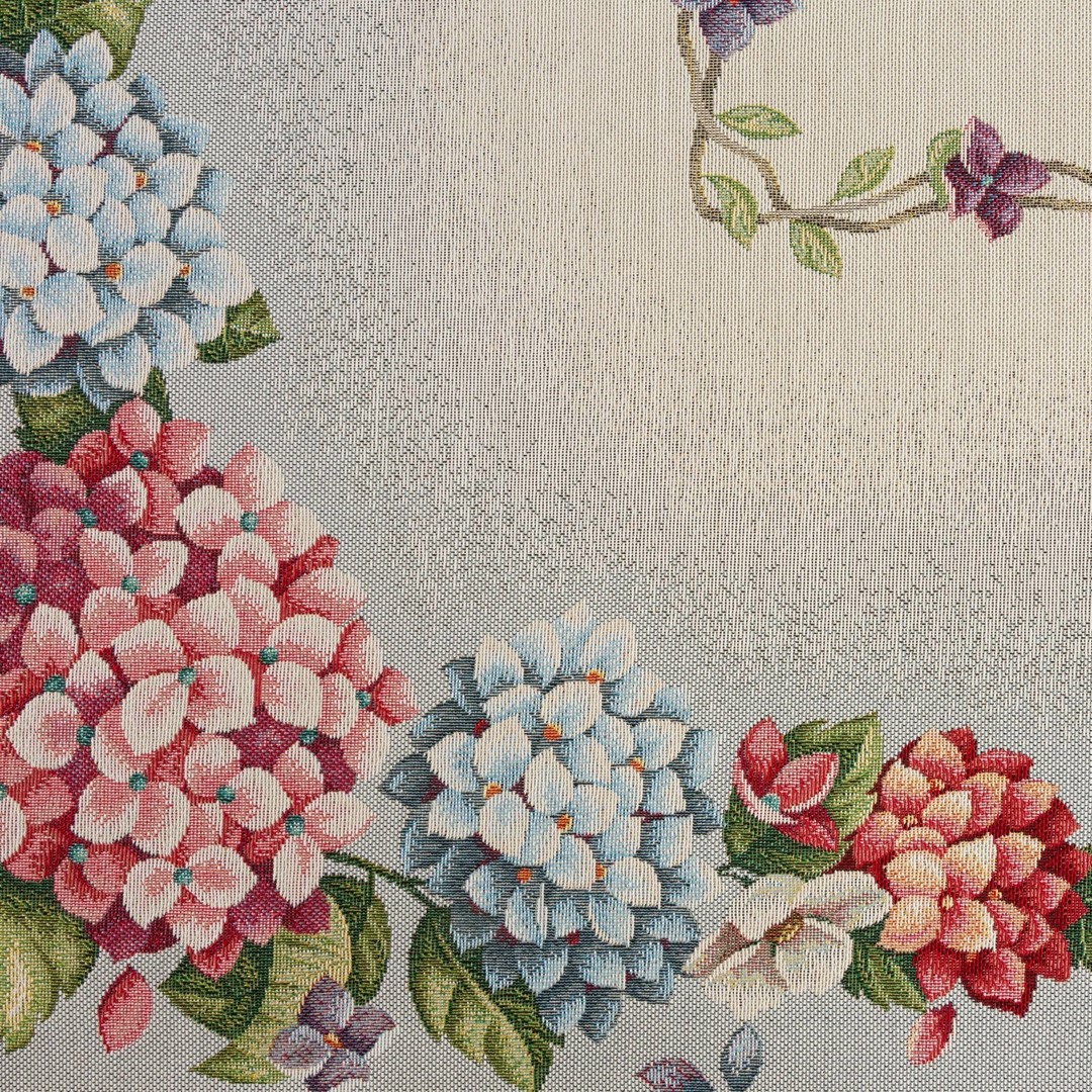 Obrus gobelinowy 1227/POP 140x180 cm Obrus gobelinowy z motywem kwiatowym pięknie się prezentuje zarówno we wnętrzu w stylu rustykalnym, jak i w nowoczesnej stylizacji retro czy folk