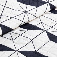 Narzuta GEO1 200x220 cm mikrowłókno Nakrycie na łóżko, wykonane z przyjemnego w dotyku materiału, ozdobione motywem geometrycznym, rozmiar 200x220 cm