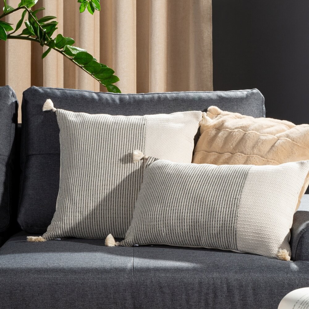 Poszewka BOHO 26A chwosty 45x45 kremowa Poszewka dekoracyjna w stylu boho z pomponami, rozmiar 45x45 cm