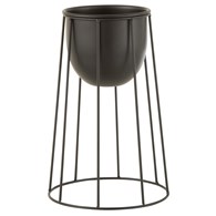 Kwietnik z osłonką Lines Black 32 cm Całość wykonana z metalu, minimalistyczny design i elegancka kolorystka, idealna dekoracja do domu bądź na taras