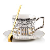 Filiżanka Otis Palace 220 ml Elegancka, porcelanowa filiżanka ze spodkiem i złotą łyżeczką.  Złota obwódka i złoty pasek na uchu po obu stronach. Zapakowana w ozdobne opakowanie.