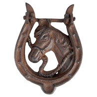 Kołatka żeliwna do drzwi koń Ozdobna kołatka do drzwi z wizerunkiem konia z podkową, wykonana z żeliwa o wymiarach: 16x11,7 cm