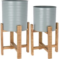 Doniczka na stojaku szara kpl 2 szt Zdobiony, wykonany z metalu, komplet donic w kolorze szaro-oliwkowym na drewnianym stojaku, wysokość całkowita: 58 cm, 50 cm