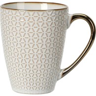 Kubek ceramiczny Queen 370 ml wzór 1 Elegancki kubek do kawy i herbaty, wykonany z ceramiki z wytłaczanym wzorem i dekoracyjną obręczą w kolorze złoto miedzianym o pojemności 370 ml