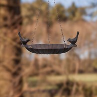 Wiszące poidełko dla ptaków 32x15 cm Ozdobna dekoracja pełniąca funkcję poidła czy też karmika dla ptaszków wykonana z żeliwa o długości 32 cm i średnicy 15 cm