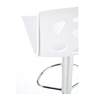 Krzesło barowe Judson białe Regulowana wysokość siedziska, podstawa wykonana ze stali chromowanej, mebel do samodzielnego montażu
