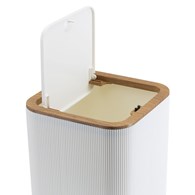 Zestaw łazienkowy Crystal biały/drewno Wyjątkowy zestaw łazienkowy Crystal składający się z 5ciu elementów, kolor biały z wykończeniem w kolorze drewna