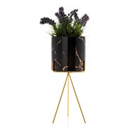 Doniczka Emma Black 32 cm Wykonana z ceramiki w kolorze czarnym, uchwyt doniczki wykonano z metalu w odcieniu złotego koloru. Całkowita wysokość zestawu wynosi 32 cm.
