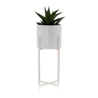 Doniczka Florri White 22 cm Wykonana z ceramiki w kolorze białym, uchwyt doniczki wykonano z metalu w kolorze białym. Całkowita wysokość zestawu wynosi 22 cm.