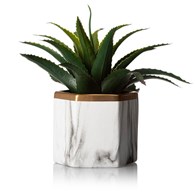 Doniczka Sona Marbling 12 cm Wykonana z ceramiki w kolorze białego marmuru ze złotym wykończeniem o średnicy 14 cm