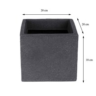 Donica ogrodowa Kubus antracyt 20x18 cm Nowoczesna, kwadratowa osłonka na kwiaty wykonana z mocnego tworzywa imitującego kamień cementowy o wysokości 18 cm, boki 20x20 cm